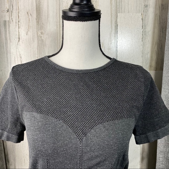 Fabletics Delta Short Sleeve Seamless top sz XS - Picture 8 of 9